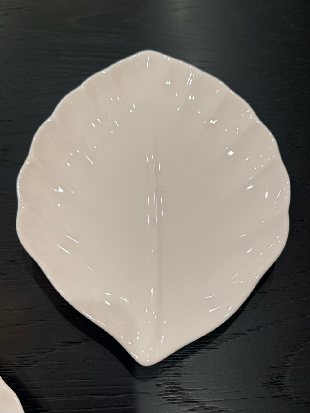 White Porcelain Crate & Barrel Leaf-Shaped Ceramic Serving Plates - Set of 5 - Picture 4 of 13